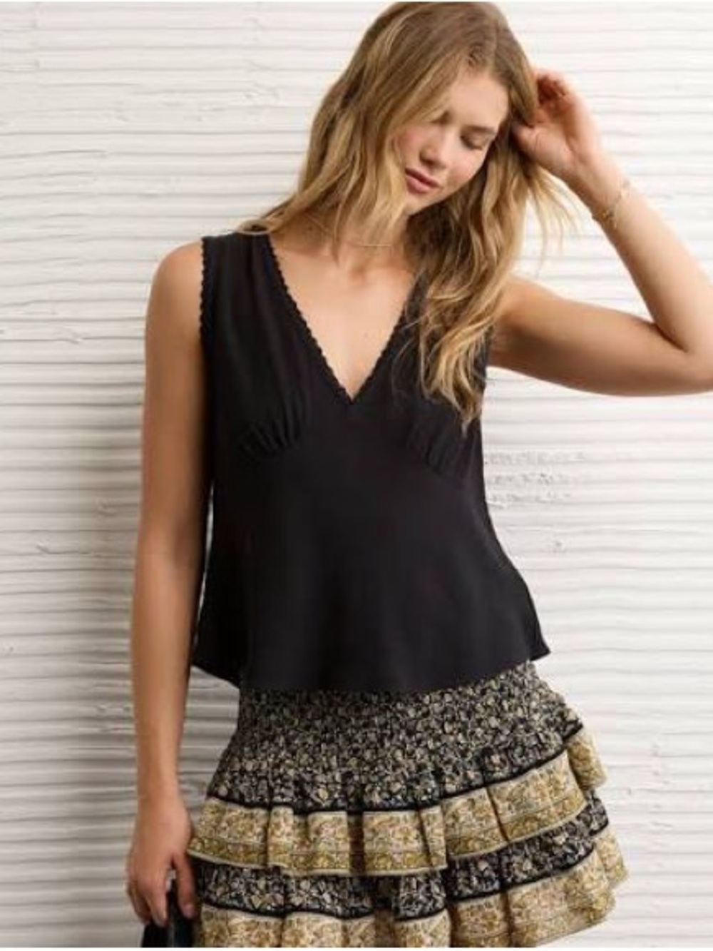 American Eagle Black Tank Tie in Back
